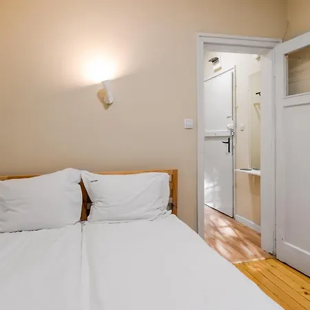 Charming One-bedroom Flat With Access To Garden 公寓