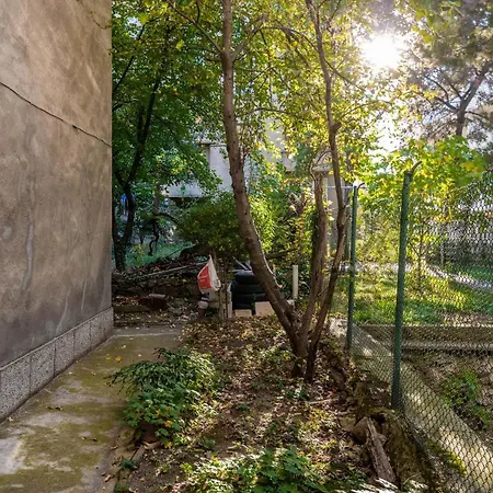 Apartmán Charming One-bedroom Flat With Access To Garden Sofie