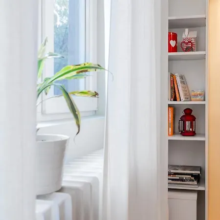 Charming One-bedroom Flat With Access To Garden Διαμέρισμα Σόφια